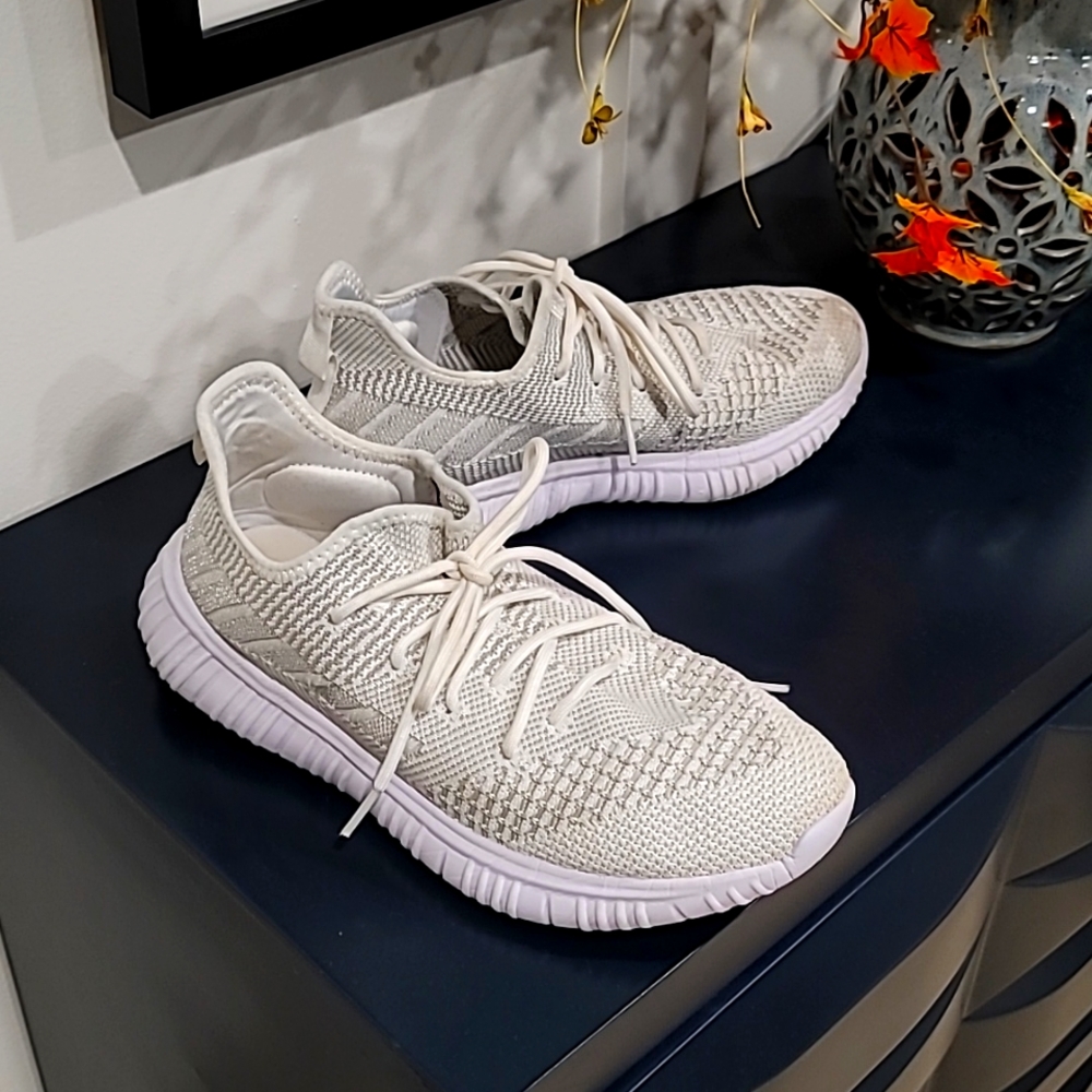 Women's Avia 9W, Silvery Grey and White, Knit Sneakers